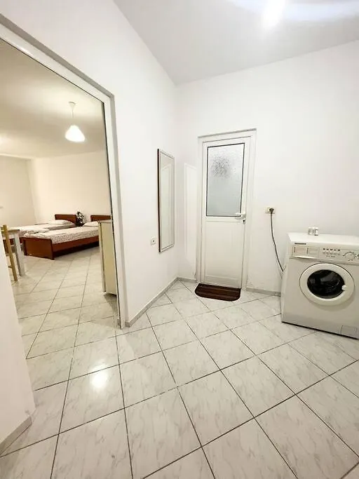 Garden Villa Sarande Apt-2